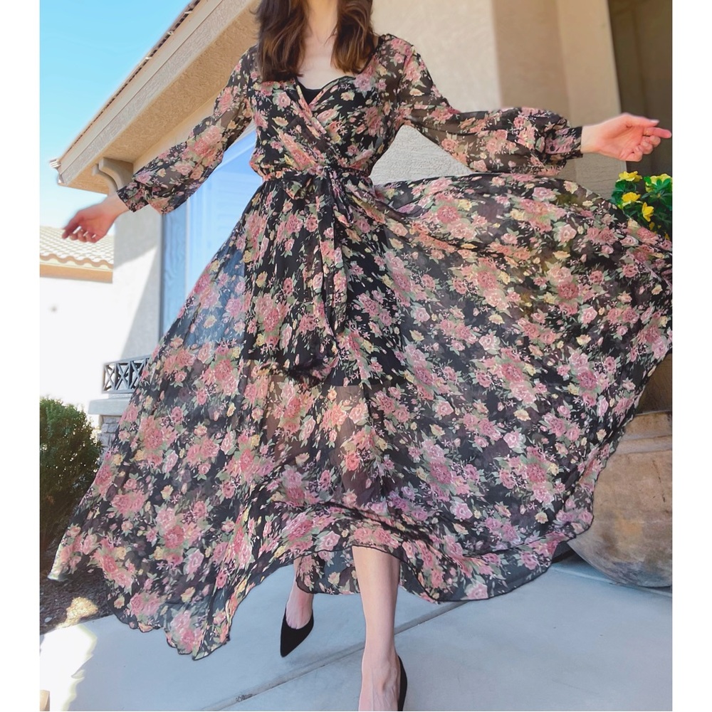 MEGHAN LA Black & Pink Floral Long Sleeve Chiffon V Neck Lilypad Maxi Dress